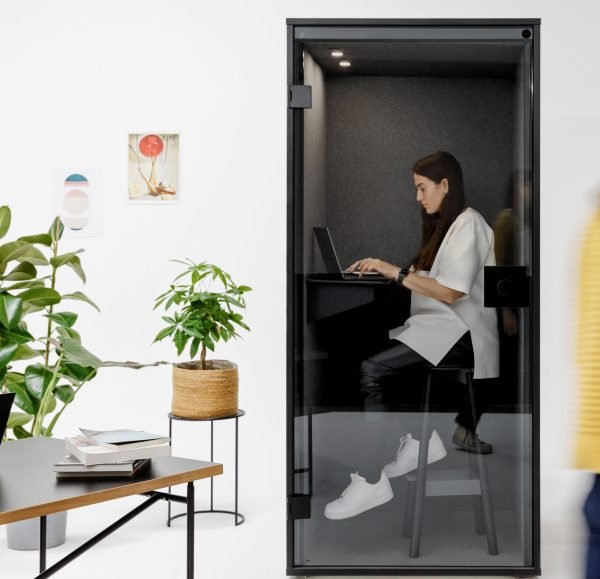 Tek Kişilik Akustik Telefon Görüşme Kabini