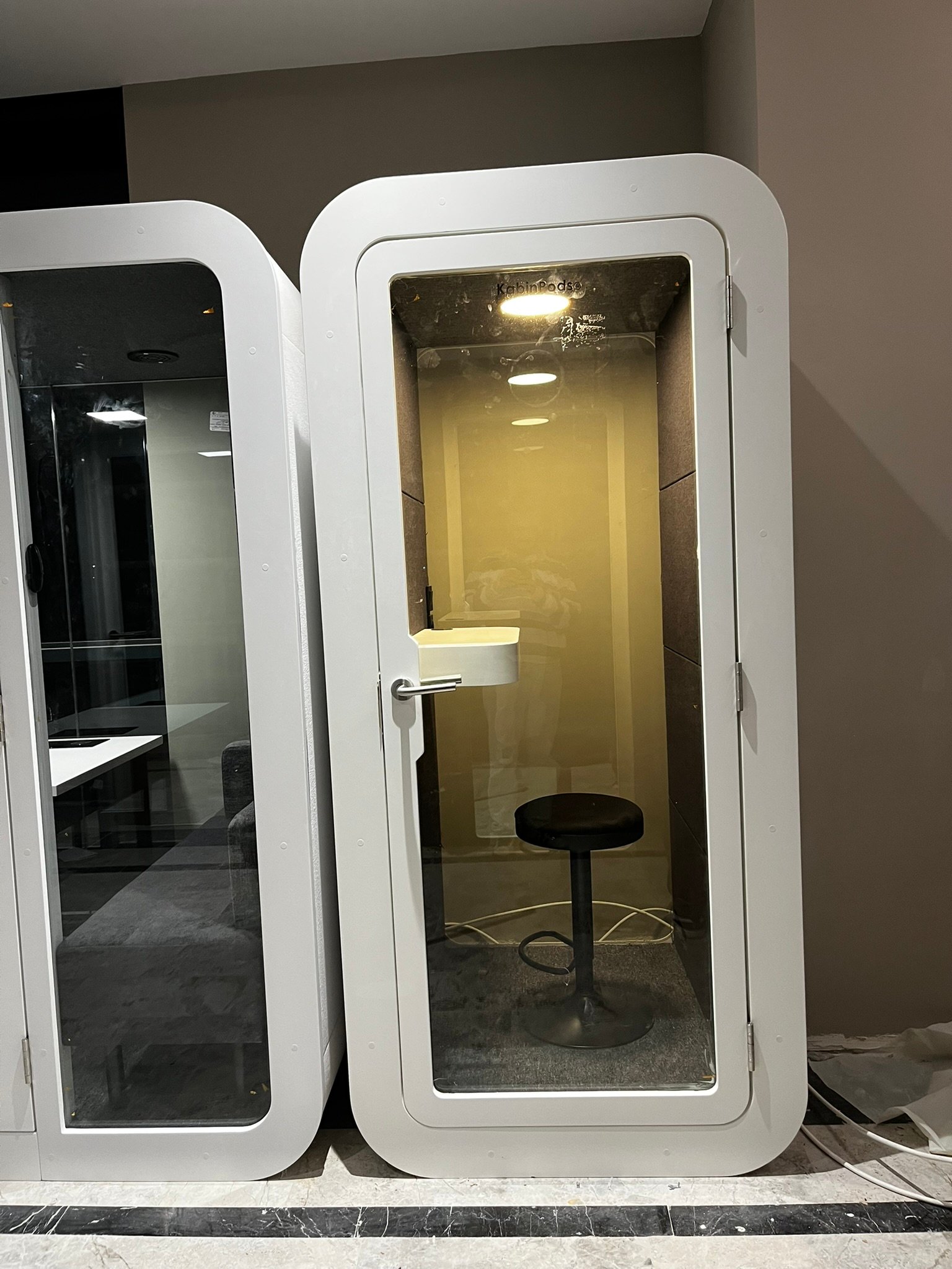 Telefon konuşma kabini